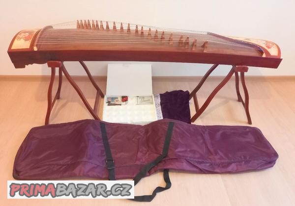 guzheng - tradiční čínský hudební nástroj