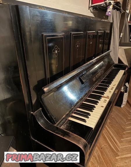 pianino-ant-petrof