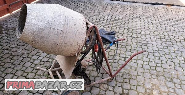 michacka-na-maltu-a-beton