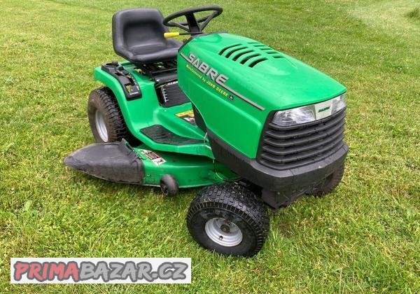 zahradni-traktor-sabre-by-john-deere-15-5-102