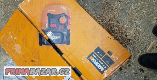 zahradni-roboticka-sekacka-worx-700