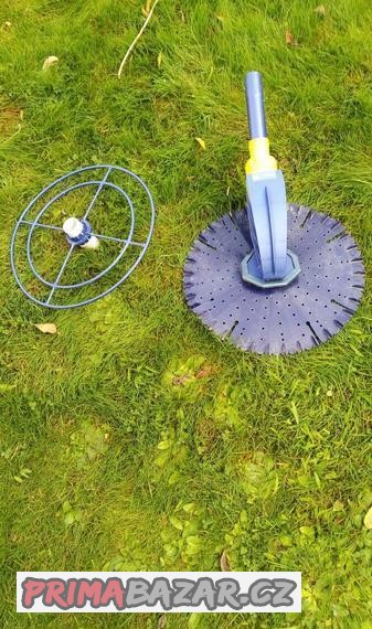 bazenovy-vysavac-moutfield