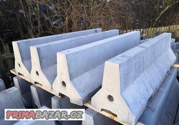 Svodidla, ocelová nebo betonová Svodidla, ocelová nebo betonová