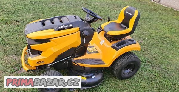 zahradni-traktor-s-bocnim-vyhazovanim-cub-cadet-xt2-ps107