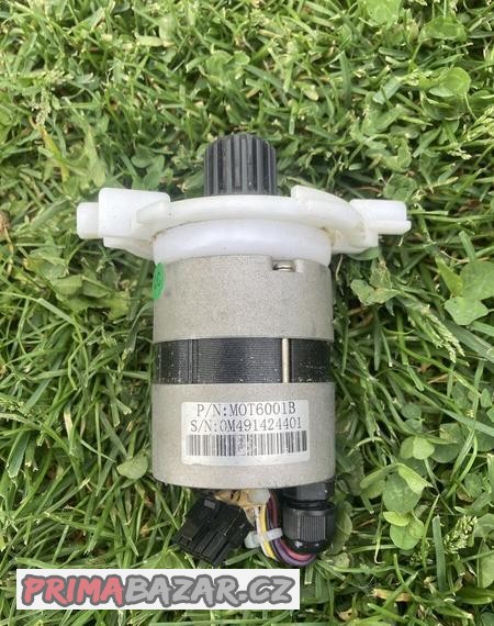 robomow-rs-modely-motor-seceni