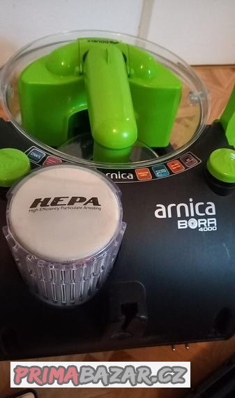 vodni-bezsackovy-vysavac-s-hepa-filtrem