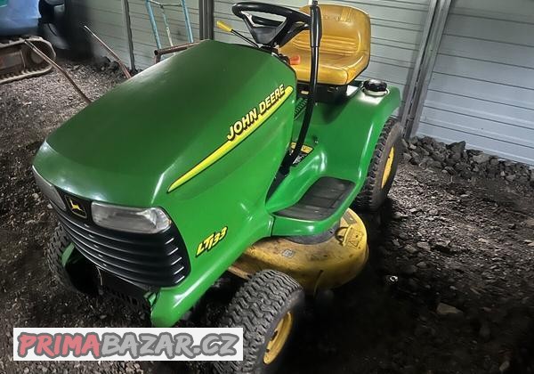 johndeere-zahradni-traktor-18900