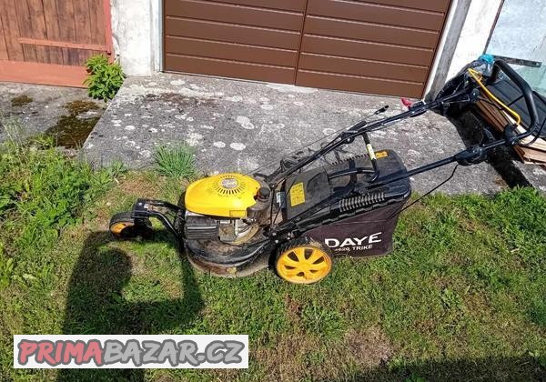 benzinova-sekacka-s-pojezdem-daye-4620-trike