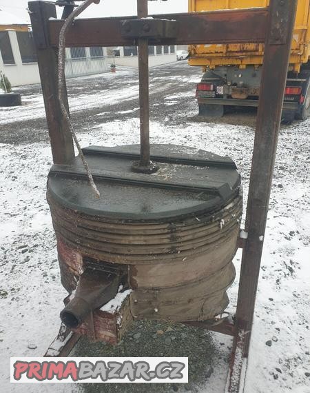 kovarsky-mech-100let-stary-v-dobrem-stavu-do-muzea