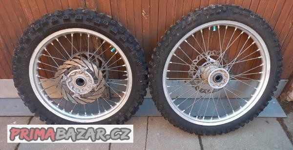 kola-suzuki-rmz-450-2012