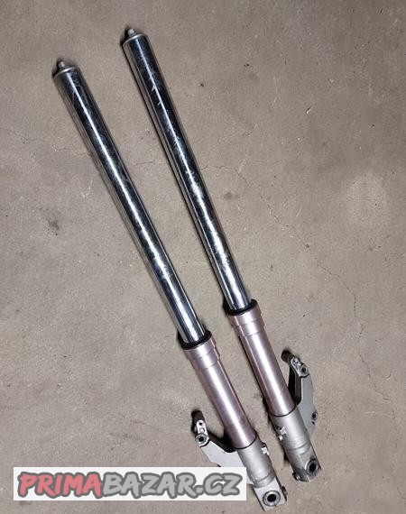yamaha-fzr-600-predni-tlumice-neposkozene