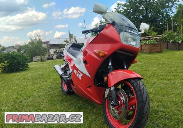 honda-vfr-750-f-rc24