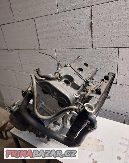 motor-honda-cbr-900rr-sc33