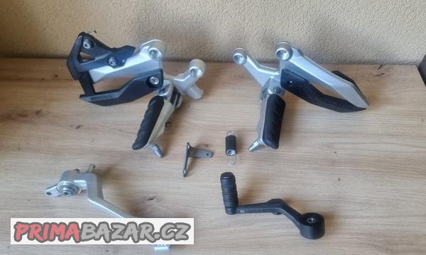 bmw-s1000xr-prepakovanie-stupacky-radenie-footrest
