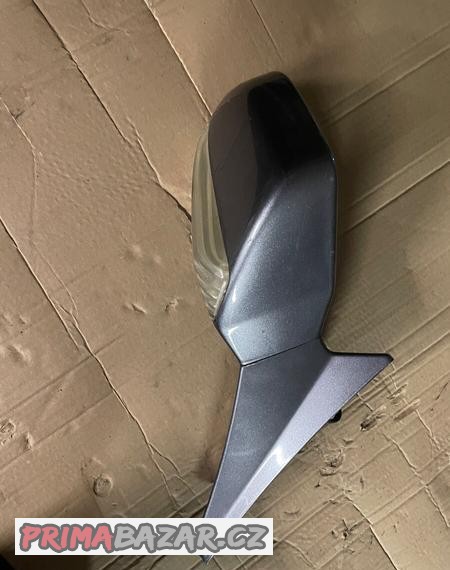 prave-zrcatko-piaggio-x9-evo