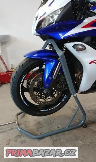 predni-stojan-na-moto