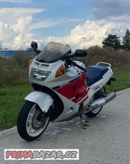 honda-cbr-1000f-sc24-35kw