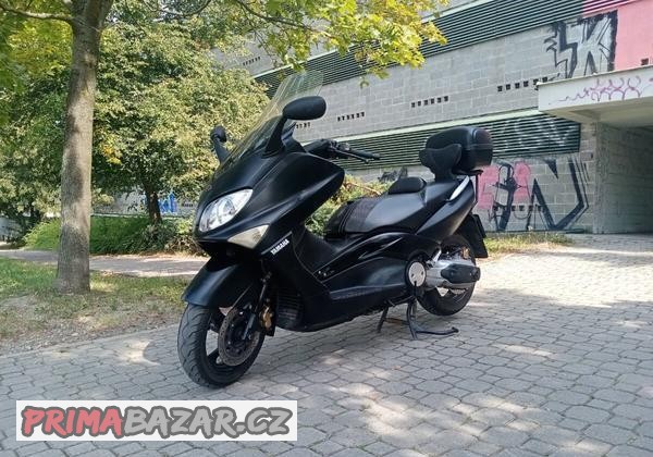 Yamaha T-max 500, r. 01, 29 kw. Nová STK do 2028.