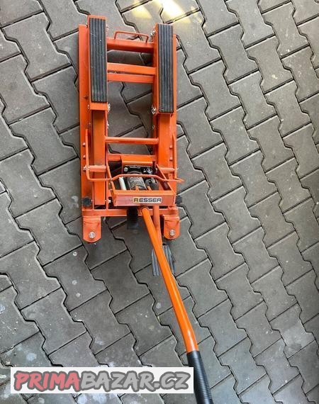 hydraulicky-hever-na-motorku