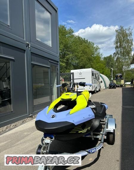 sea-doo-spark-trixx-3-up-ibr-90hp-modro-zluty