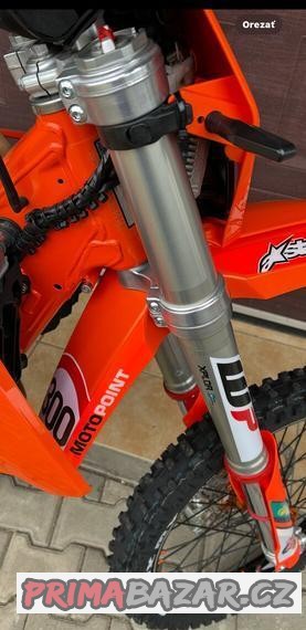 wp-ktm-six-days-vidlica-a-okuliare-2021