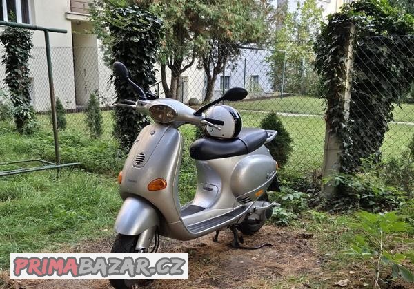 pronajem-skutru-vespy-vespa-scooter-rent-praha-prague