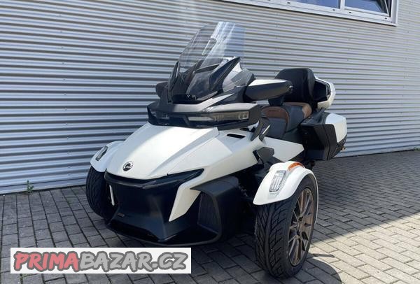 can-am-spyder-rt-sea-to-sky-skladem-novy-motocykl