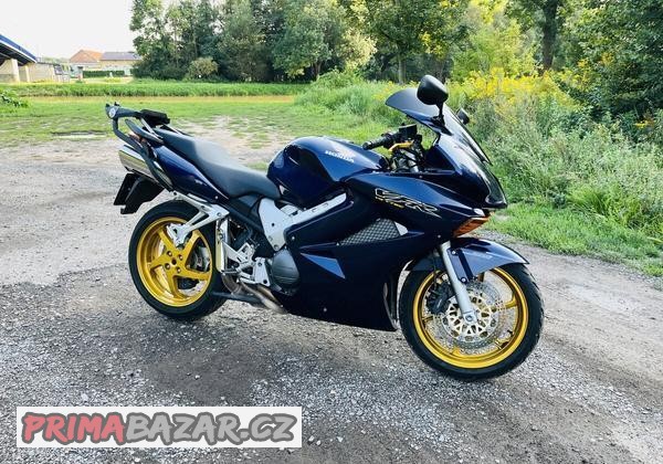 honda-vfr-800-vtec