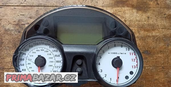 budiky-kawasaki-zzr-1400-s-poskozenym-obalem