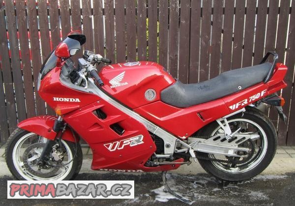 honda-vfr-750f-rc24
