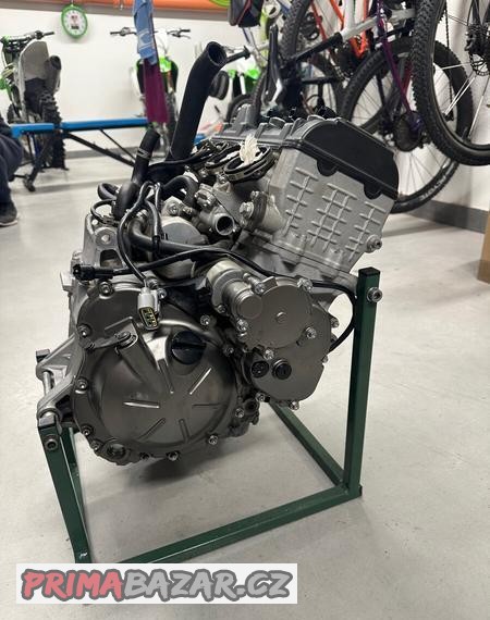 motor-kawasaki-zx636r-2015-novy