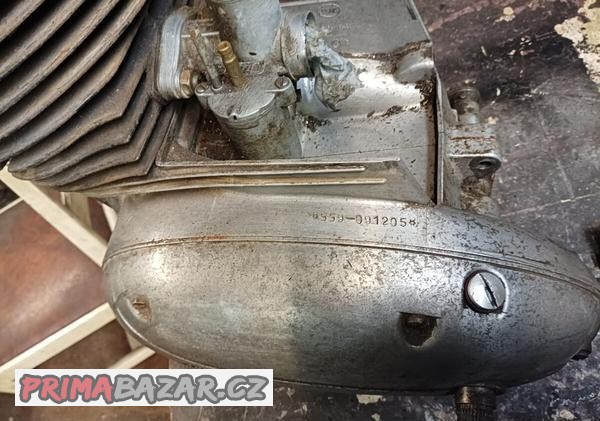 motor-jawa-250-559