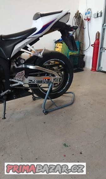 zadni-stojan-na-moto