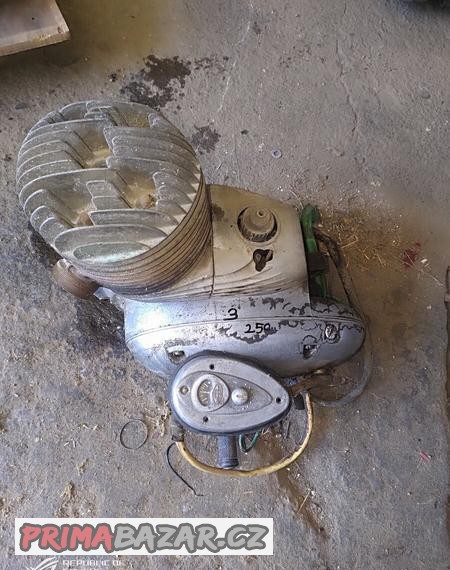 motor-jawa-250-panelka