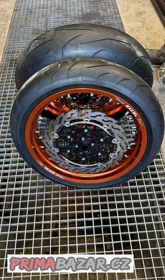 zakazkova-motard-kola-zanovni-r17