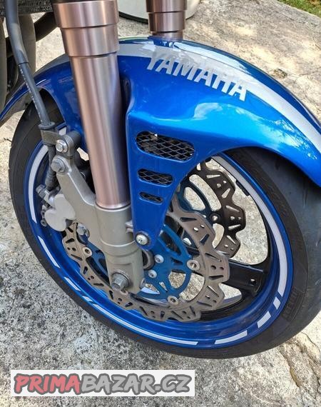 yamaha-fzr-600r-top