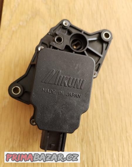 suzuki-gsx-r-600-pohon-skrtici-klapky-mikuni