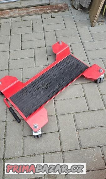 pojizdny-stojan-pod-motorku