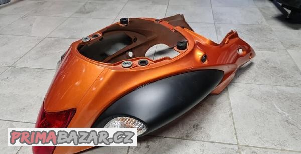 suzuki-gsx-r-1300-hayabusa-zadni-kapota-blinkry-a-svetlo