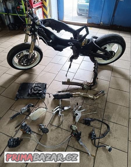 yamaha-r1-dily-rok-03