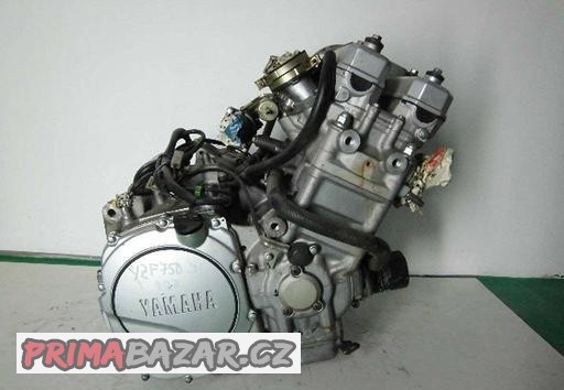 nefunkcni-motor-yamaha-yzf-750r-a-obute-rafky