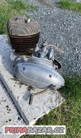 motor-jawa-250-559