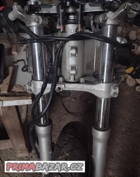 suzuki-gsx-r-srad-600-predni-vidlice