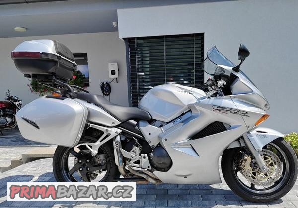 honda-vfr-800-v-tech