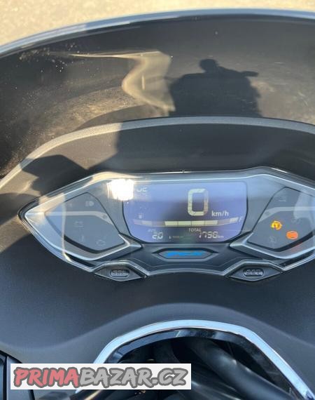 motorka-honda-pcx-rok-2022