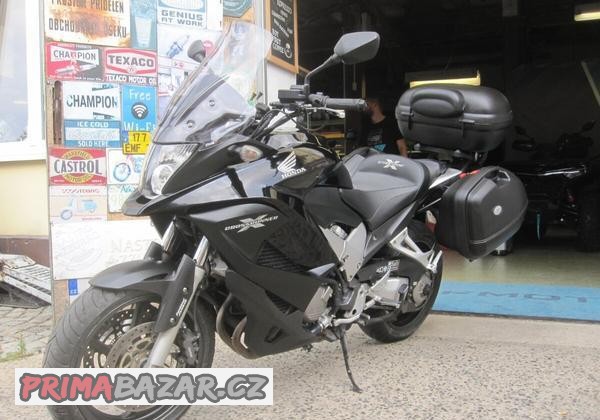 honda-vfr-800x-crossrunner