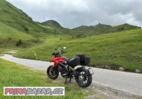 ducati-hyperstrada-821