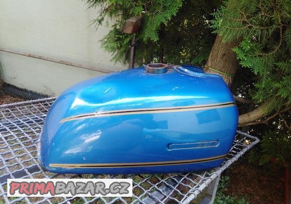 Suzuki GT 500 nádrž
