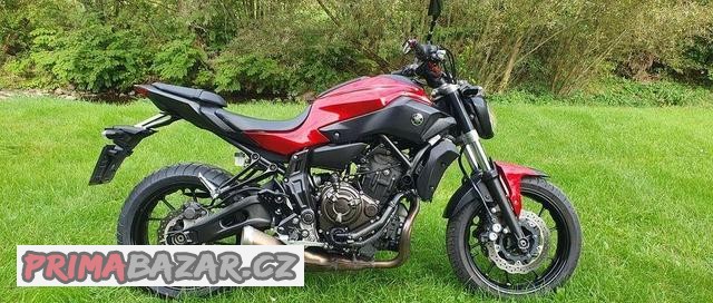 yamaha-mt-07-cervena