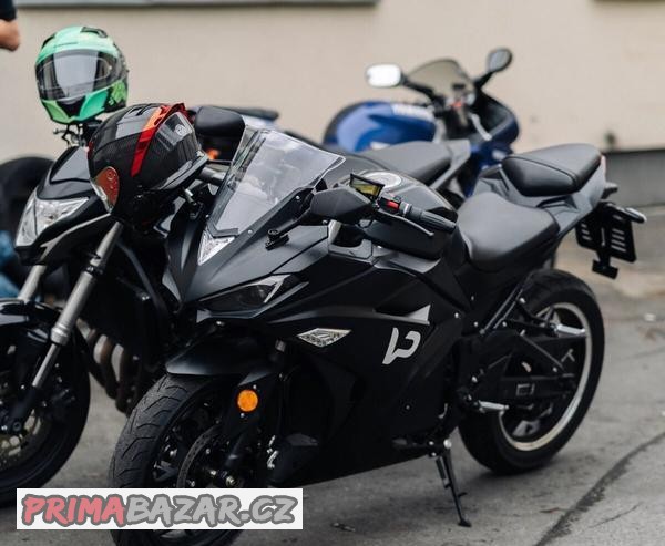 e-moto-elektricka-motorka-r3